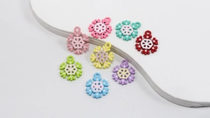 Bunte Schneeflocken-Anhänger aus Legierung in verschiedenen Farben für DIY Schmuck