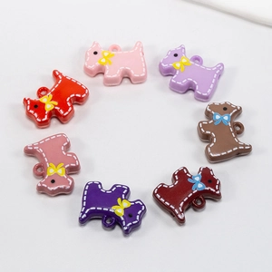 Pendentifs chiens Scottie en résine colorée avec coutures blanches pour bijoux et DIY