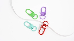 Fermoirs mousquetons en métal coloré pour bijoux DIY en vert, violet, menthe et rouge
