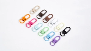 Fermoirs mousquetons rotatifs en métal coloré pour bijoux DIY en diverses finitions peintes