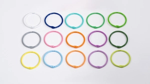 Lot de 15 anneaux de reliure en métal coloré en différentes teintes vives et assorties