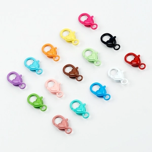 Fermoirs mousquetons colorés en forme de cœur en métal peint pour porte-clés DIY
