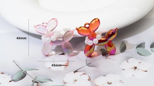 Detail of 45mm balloon dog charms with iridescent finish and pearl necklace for DIY crafts