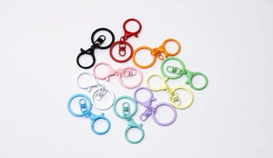 Fermoirs mousquetons mats colorés et anneaux porte-clés pour le bricolage créatif
