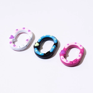 Trois porte-clés à anneau ressort en forme de cœur à pois pour projets d'accessoires DIY