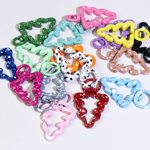 Anneaux à ressort en forme de sapin de Noël peints à la main pour porte-clés et bijoux DIY
