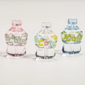 Mini perle in resina a forma di bottiglia di cola per gioielli fai da te con design 3D