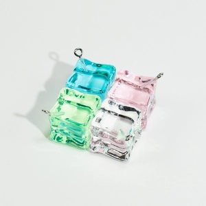 Mini pendentifs glaçons en résine transparente en quatre couleurs pour bijoux DIY