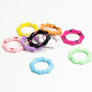 Kleurrijke veerringen met golfpatroon en kattenpootjes voor DIY-sleutelhangers