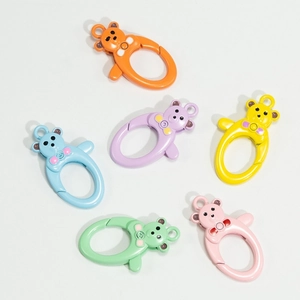 Set di sei moschettoni colorati a forma di orso per accessori portachiavi fai-da-te