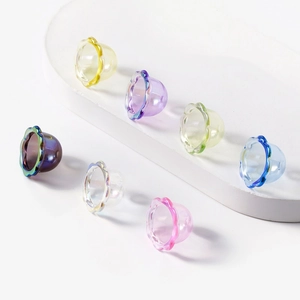 Transparente glockenförmige Bastelperlen aus Acryl in bunten Farben für Schmuck