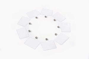 Détail de 10 attaches de téléphone en TPU transparent avec œillets métalliques argentés