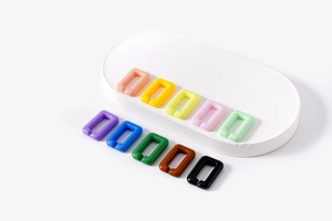 Colorful acrylic rectangle chain links in 10 diverse shades on a minimalist tray