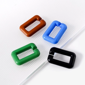 Colorful acrylic U-shape chain links for DIY bags in brown, blue, green, and black colors