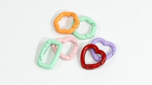 Bunte Karabinerhaken aus Legierung in Herz- und Blumenform für DIY Schlüsselanhänger