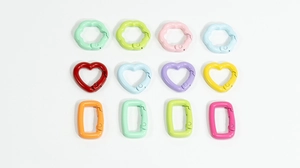 Bunte Federring-Verschlüsse aus Legierung in Herz-, Blumen- und Quadratform für DIY-Anhänger