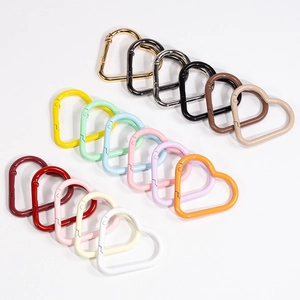 Colorful heart-shaped carabiners in 16 colors for DIY jewelry and keychain accessories