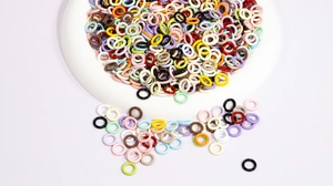 Macro di anellini metallici colorati misti per accessori per gioielli fai da te