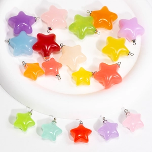 Pendentifs étoiles colorés en acrylique avec anneaux argentés pour bijoux et accessoires