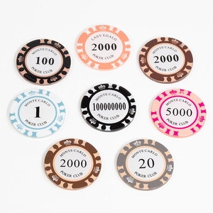 Set di chip da poker Monte Carlo colorate con motivo a corona e vari valori numerici