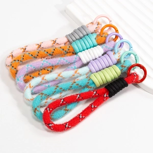 Bunte geflochtene Plüsch-Handy-Handgelenkschlaufen und Taschenanhänger mit Metallring