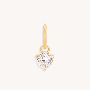 Detailopname van geometrische zirkoon hanger met goudlaag en ingelegde edelsteen