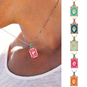 Collier avec pendentif cœur tarot vintage plaqué or, émail coloré et détails en cristaux