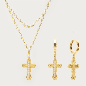 Barokke set van gouden kruisketting en bijpassende oorbellen met witte parels