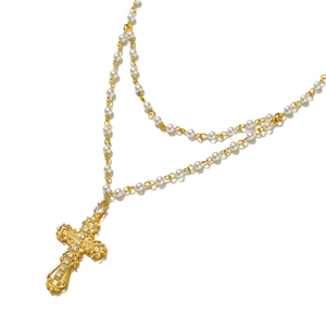 Gothic parelketting met gouden vintage kruishanger en fonkelende zirkonia-details