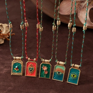Böhmische vergoldete Tarot-Anhänger Halskette mit bunten Emaille-Herz- und Augendesigns