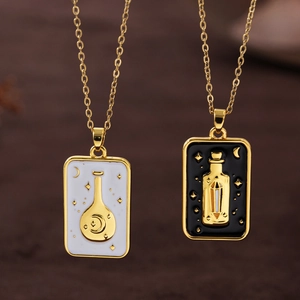 Vintage-Tarot-Halskette mit Himmelsmond-Sternen und Tropföl-Anhänger-Designs