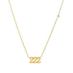 Detail der goldenen Engelszahl 222 Kette mit funkelndem Zirkonstein Anhänger Schmuck
