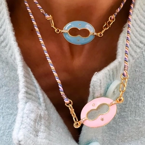 Colgantes de infinito en esmalte colorido con cadenas de cuerda trenzada mujer