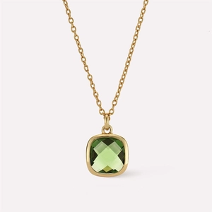 Collar de cadena dorada con colgante cuadrado verde oliva en engaste de bisel pulido