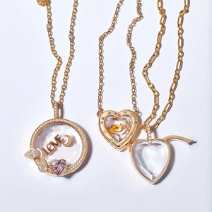 Pendentifs médaillons rétro plaqués or 18k avec thème LOVE et pierres colorées