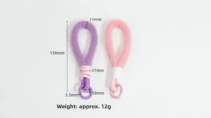 Gedetailleerde maattabel voor handgemaakte pluche lanyards in roze en paars