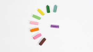 Set mit 10 bunten matten Mini-Haarklammern in verschiedenen Farben für DIY-Zubehör