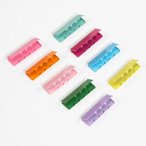 Neun bunte 25mm 30mm lackierte Metall-Kordelklemmen für DIY-Schmuck und Gürtelzubehör