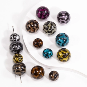 Acrylic leopard print round beads in various colors and sizes for jewelry making