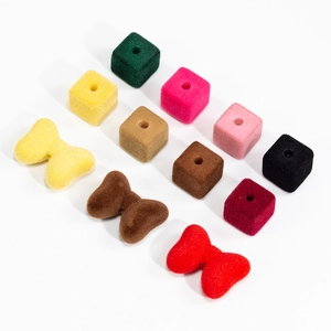 Perles en velours floqué en forme de cube et de nœud avec trous pour bijoux DIY