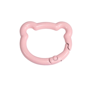 Roze beer-vormige karabijnhaak van legering voor DIY-sleutelhangers met gelakte afwerking