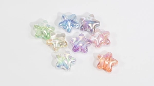 Vue à plat de perles d'étoiles colorées avec revêtement AB pour bijoux DIY