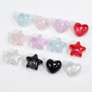 Kleurrijke glitter hars ster en hart bedeltjes voor DIY handwerk en sieraden maken