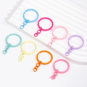 Bunte flache Schlüsselringe mit Gliederketten in Regenbogen-Pastell-Spritzlackierung