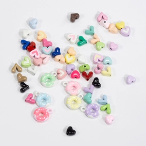 Bunte Herz- und Donut-Anhänger für DIY-Schmuck in verschiedenen Macaron-Farben