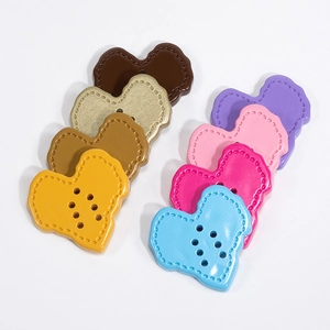 Colorful heart-shaped acrylic buttons with wavy edges for DIY jewelry and phone charms