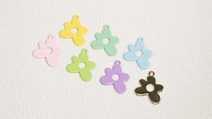 Macro di ciondoli colorati a forma di fiore in lega con smalto per creazione di gioielli