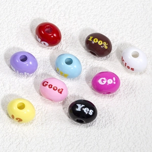 Bunte Acryl-Alphabet-Perlen mit motivierenden Wörtern für DIY-Schmuck und Handyketten