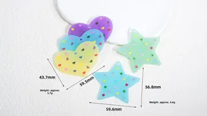 Detailansicht der Acryl-Anhänger in Herz- und Sternform in Pastellfarben mit Maßen