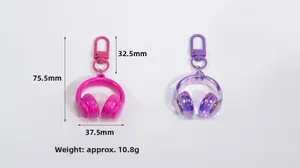 Vue détaillée montrant les dimensions et le poids du porte-clés casque en acrylique